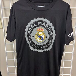 Licensed Real Madrid Activewear T-Shirt Size Large. Short sleeve. Polyester.
